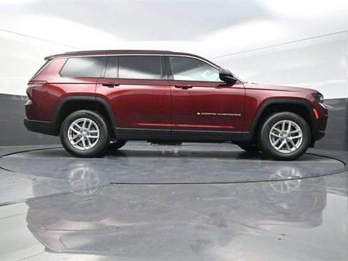 New 2025 Jeep Grand Cherokee L Laredo image 24