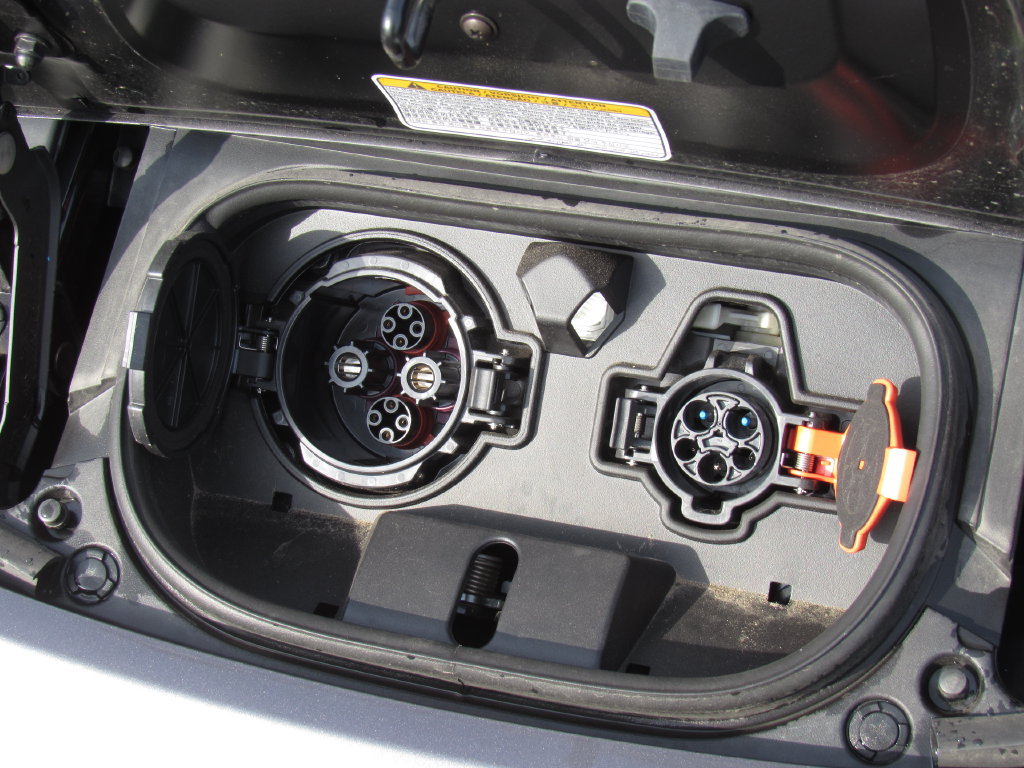 Used 2025 Nissan Leaf S FWD image 8