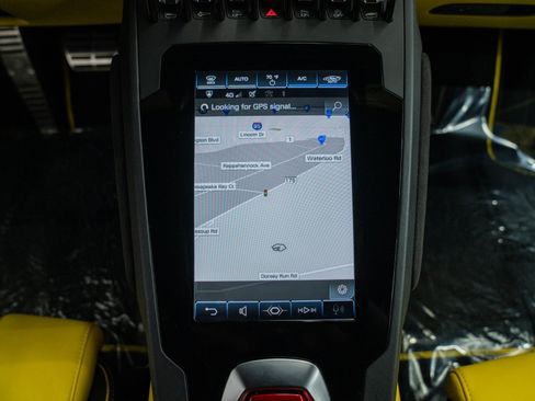 Used 2021 Lamborghini Huracan EVO RWD image 16