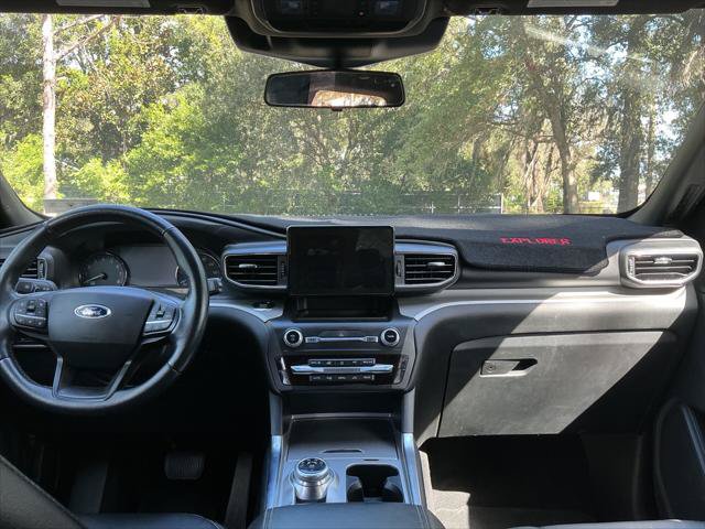Used 2020 Ford Explorer XLT w/ Equipment Group 202A AWD/4WD image 14