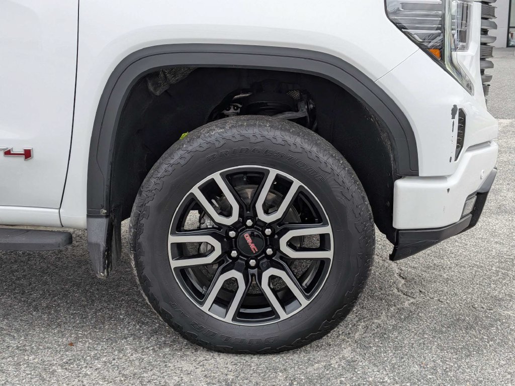 Used 2024 GMC Sierra 1500 AT4 w/ AT4 Premium Package AWD/4WD image 11