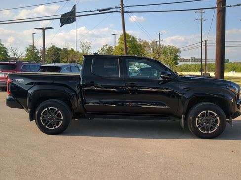 Used 2025 Toyota Tacoma TRD Sport w/ TRD Sport Upgrade Package AWD/4WD image 2