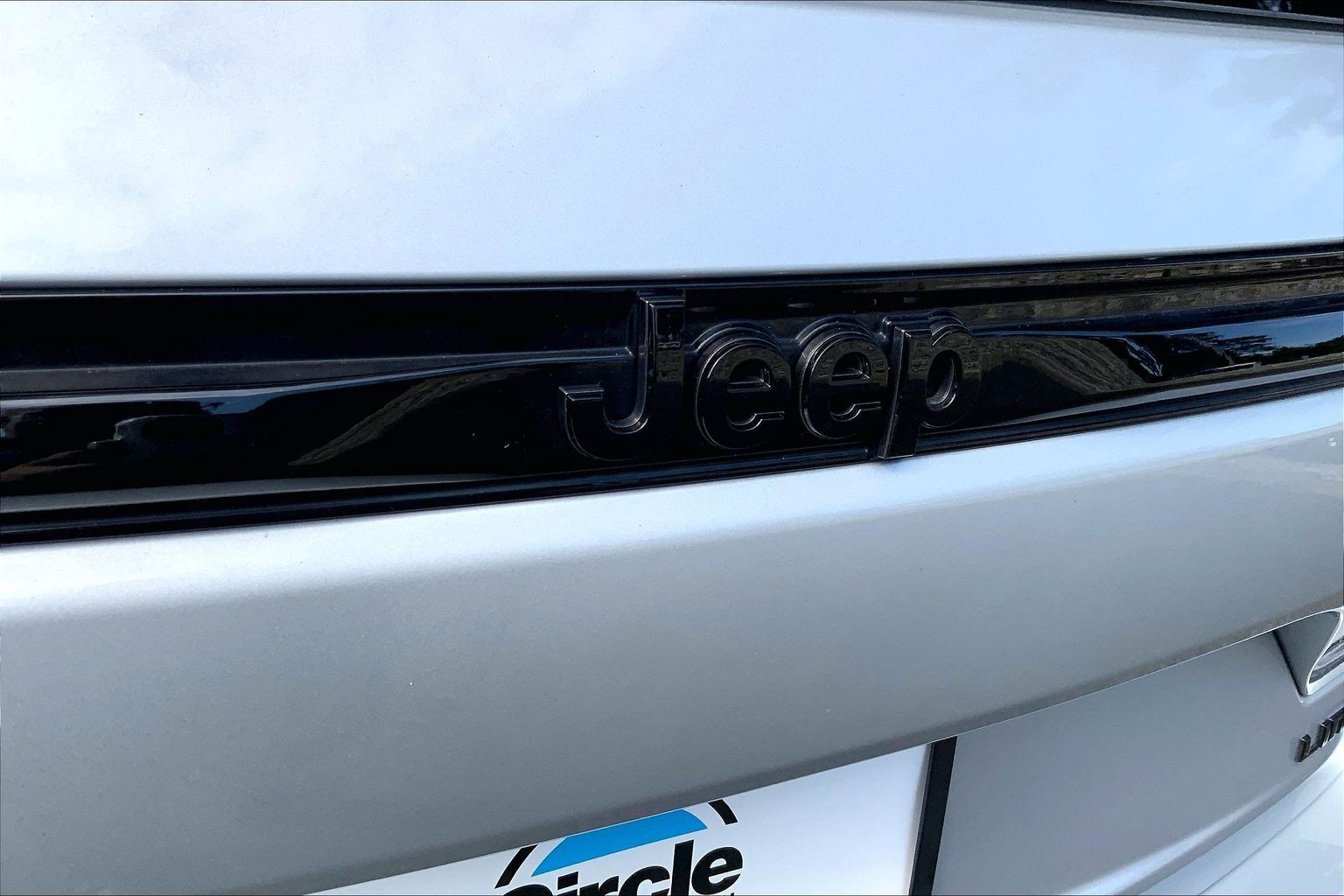 Certified 2025 Jeep Grand Cherokee Limited w/ Black Appearance Package AWD/4WD image 8
