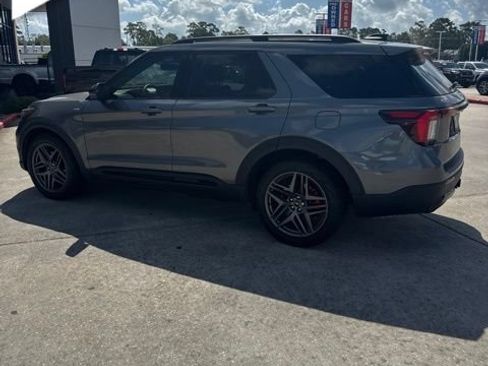 Used 2026 Ford Explorer ST-Line w/ ST-Line Street Pack RWD image 5