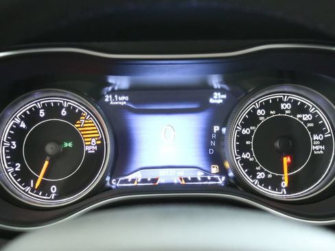 Used 2022 Jeep Cherokee Limited AWD/4WD image 17
