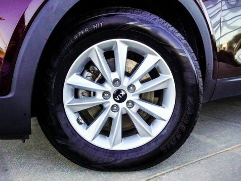 Used 2020 Kia Sorento LX image 2