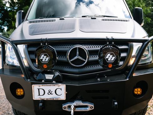 Used 2018 Mercedes-Benz Sprinter 2500 image 2