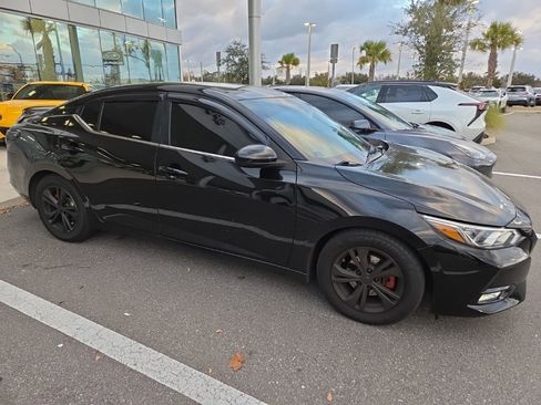 Used 2021 Nissan Sentra SV image 2