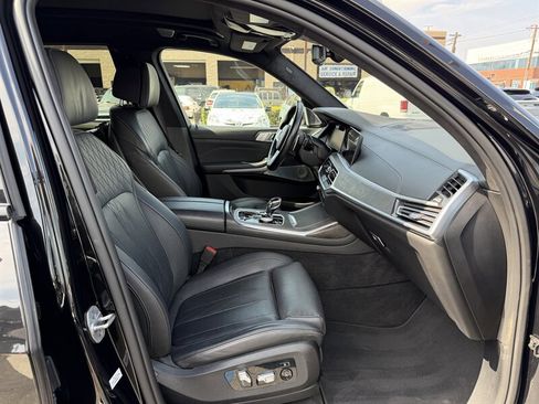 Used 2022 BMW X7 M50i w/ Dynamic Handling Package AWD/4WD image 8