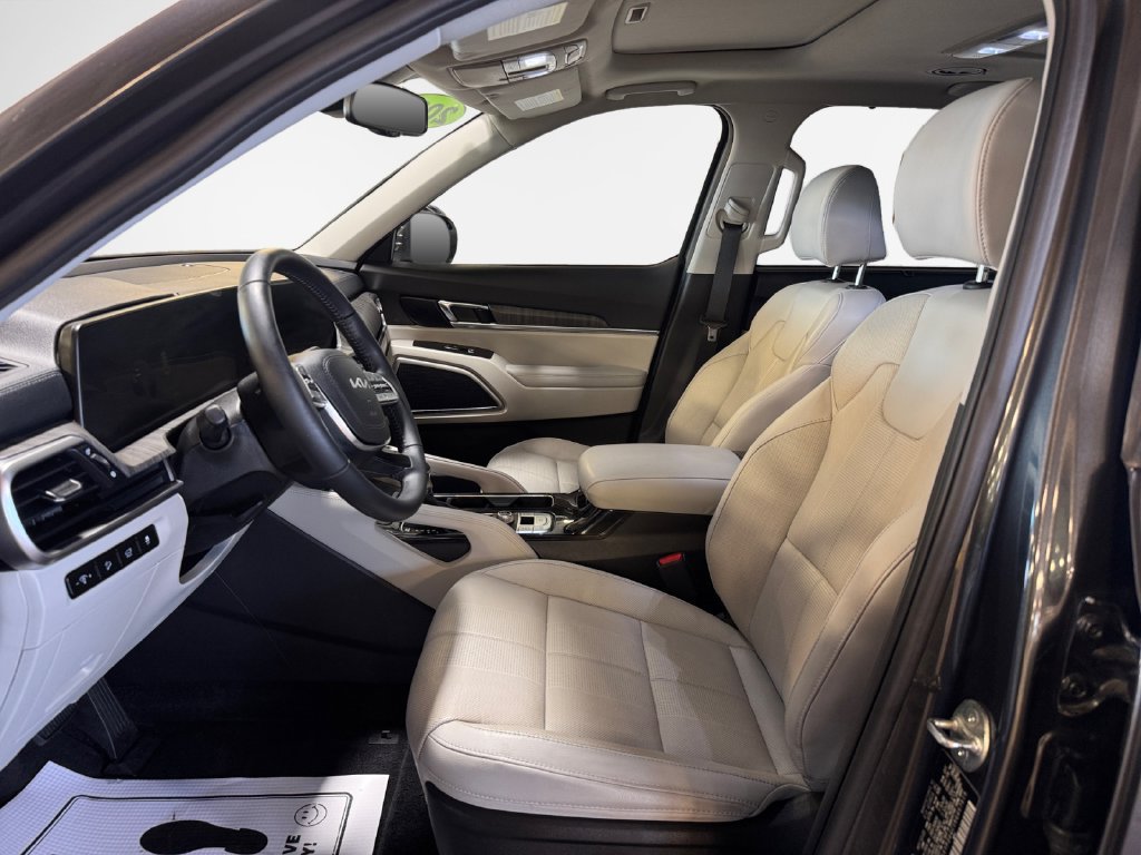 Certified 2024 Kia Telluride EX w/ EX Captain's Chair Package FWD image 12
