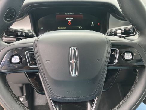 Used 2022 Lincoln Aviator AWD w/ Premium Package image 25