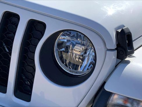 Used 2022 Jeep Gladiator Overland w/ Trailer Tow Package AWD/4WD image 28