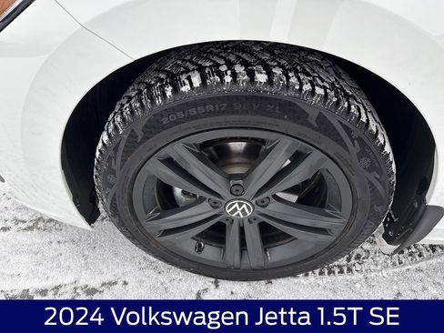 Used 2024 Volkswagen Jetta SE w/ Panoramic Sunroof Package image 11