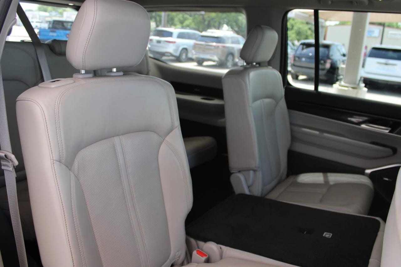 Used 2022 Jeep Wagoneer Series I AWD/4WD image 18
