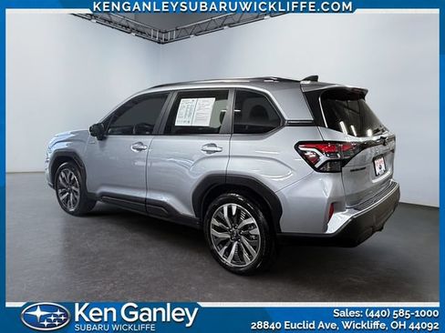 Used 2025 Subaru Forester Touring AWD/4WD image 3