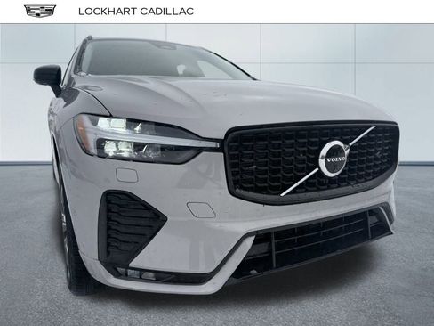 Used 2025 Volvo XC60 B5 Plus image 8