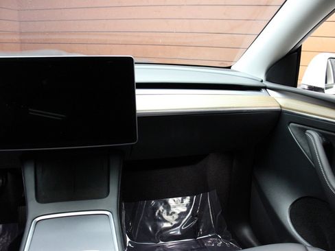 Used 2023 Tesla Model Y Long Range image 36