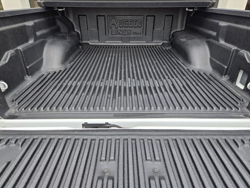 Used 2024 Jeep Gladiator Rubicon AWD/4WD image 40