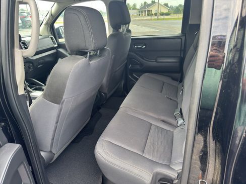 Used 2023 Nissan Frontier SV w/ Tow Package image 10