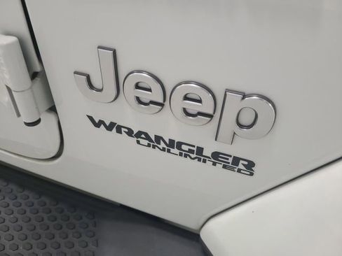 Used 2019 Jeep Wrangler Unlimited Sahara w/ Safety Group AWD/4WD image 9