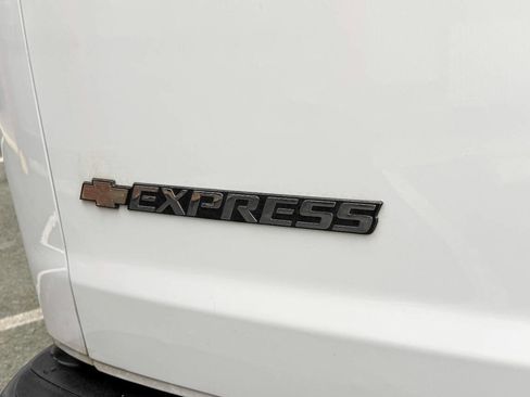 Used 2017 Chevrolet Express 2500 image 15
