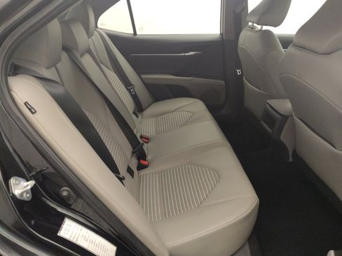 Used 2022 Toyota Camry SE image 19
