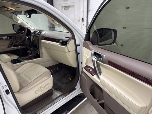 Used 2015 Lexus GX 460 image 34