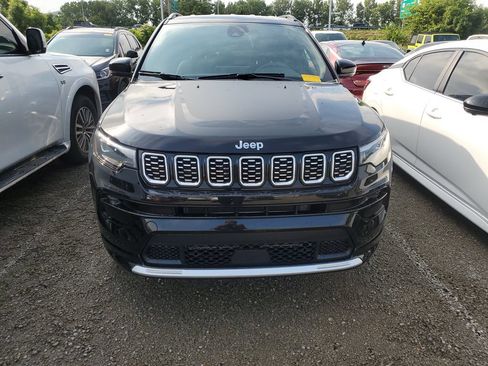 Used 2025 Jeep Compass Limited w/ Elite Group AWD/4WD image 4