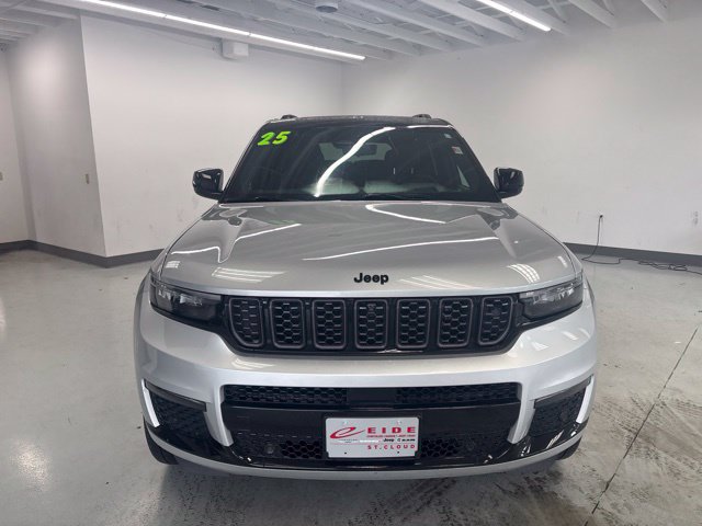Used 2025 Jeep Grand Cherokee L Summit AWD/4WD image 2