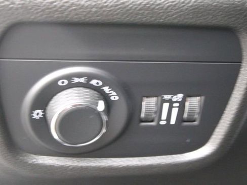 Used 2024 Jeep Grand Cherokee L Laredo image 13