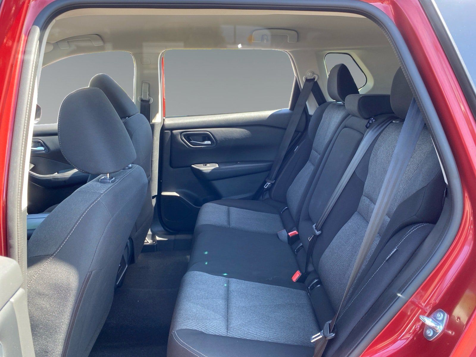 Used 2025 Nissan Rogue SV FWD image 13