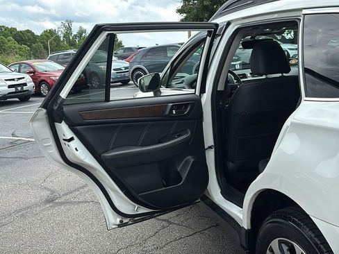 Used 2018 Subaru Outback 3.6R Limited AWD/4WD image 26