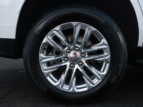 Used 2024 GMC Yukon SLT image 35