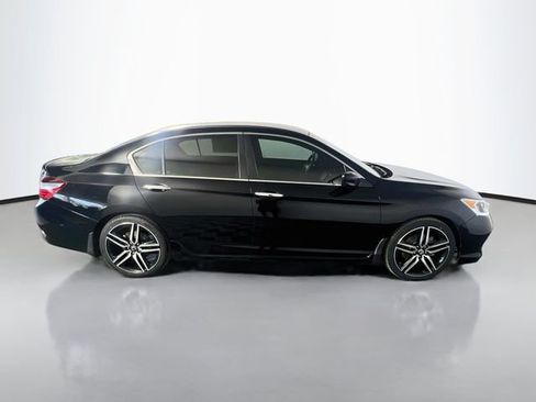 Used 2017 Honda Accord Sport image 9