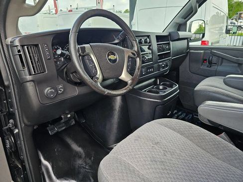 Used 2016 Chevrolet Express 3500 Extended image 17