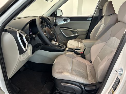 Used 2025 Kia Soul LX w/ LX Technology Package image 12