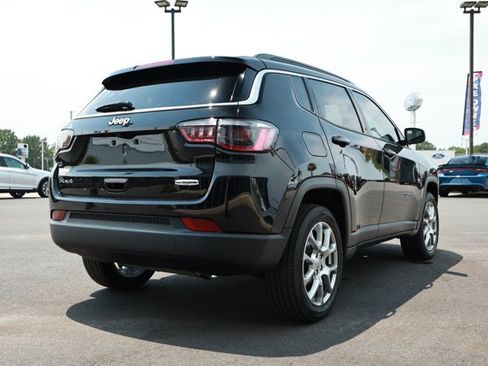 Certified 2022 Jeep Compass Latitude w/ Sun and Sound Group AWD/4WD image 6