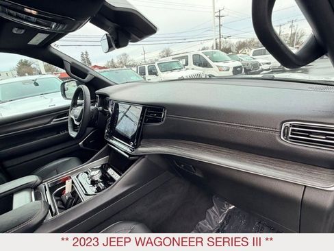 Used 2023 Jeep Wagoneer Series III w/ Preferred Equipment Group image 10