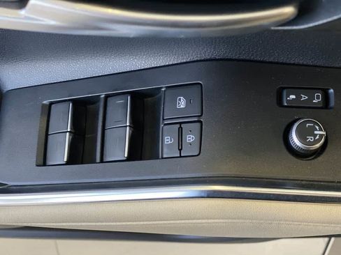 Used 2024 Toyota Highlander Platinum AWD/4WD image 16