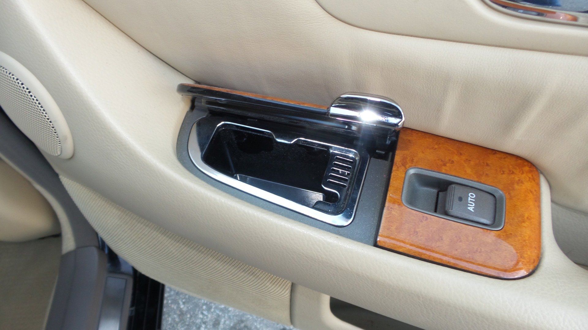 Used 2004 Lexus LS 430 RWD image 86