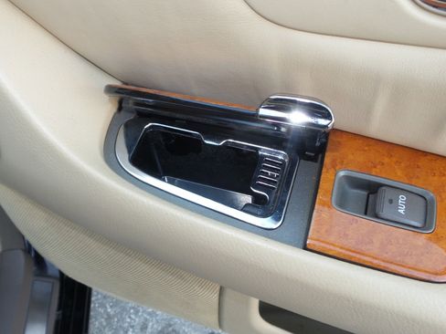 Used 2004 Lexus LS 430 image 86