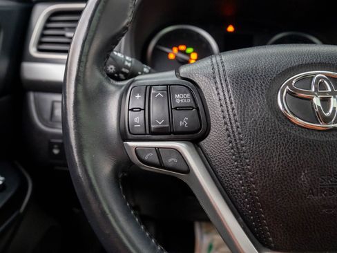 Used 2019 Toyota Highlander SE image 19
