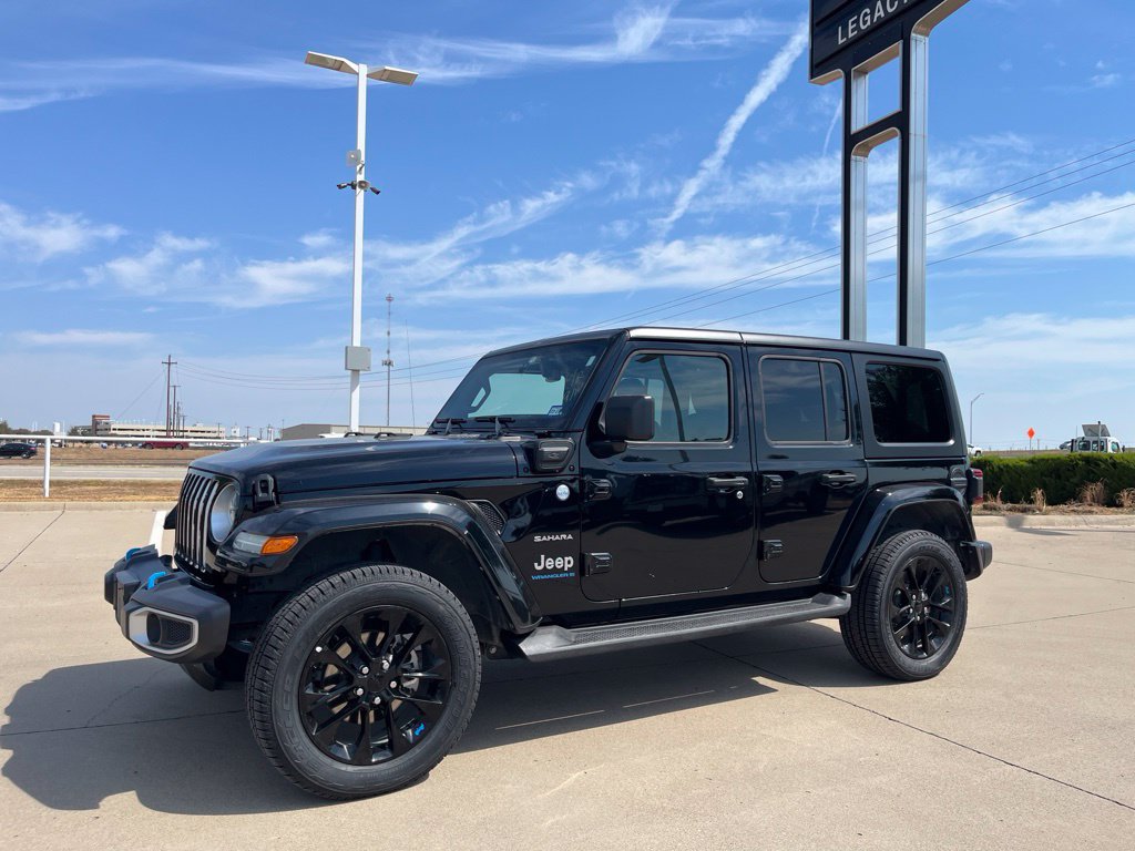 Used 2023 Jeep Wrangler Unlimited Sahara AWD/4WD image 1