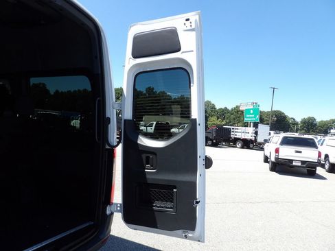 Used 2025 Mercedes-Benz Sprinter 2500 image 48