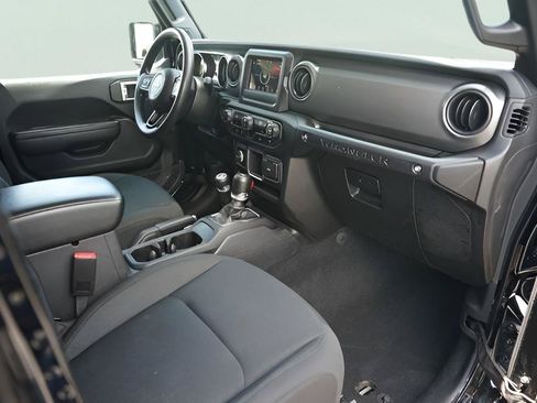 Used 2022 Jeep Wrangler Unlimited Sport AWD/4WD image 17