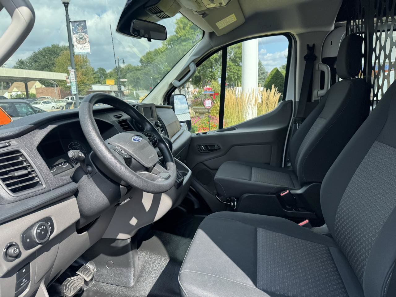 Used 2025 Ford Transit 250 Low Roof w/ Exterior Upgrade Package RWD image 16