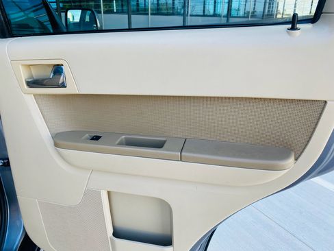 Used 2009 Ford Escape Limited image 32