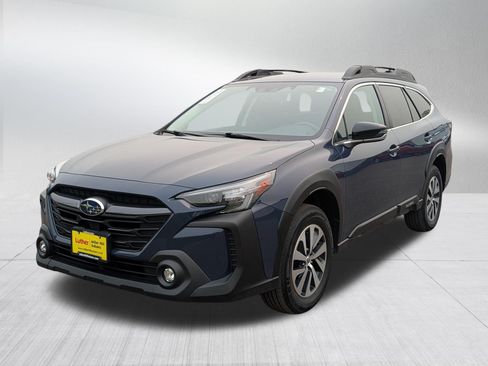 Used 2025 Subaru Outback Premium AWD/4WD image 3