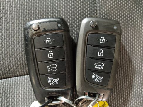 Used 2021 Hyundai Elantra SE FWD image 32