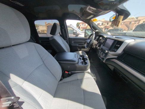 Used 2024 RAM 2500 Big Horn AWD/4WD image 4